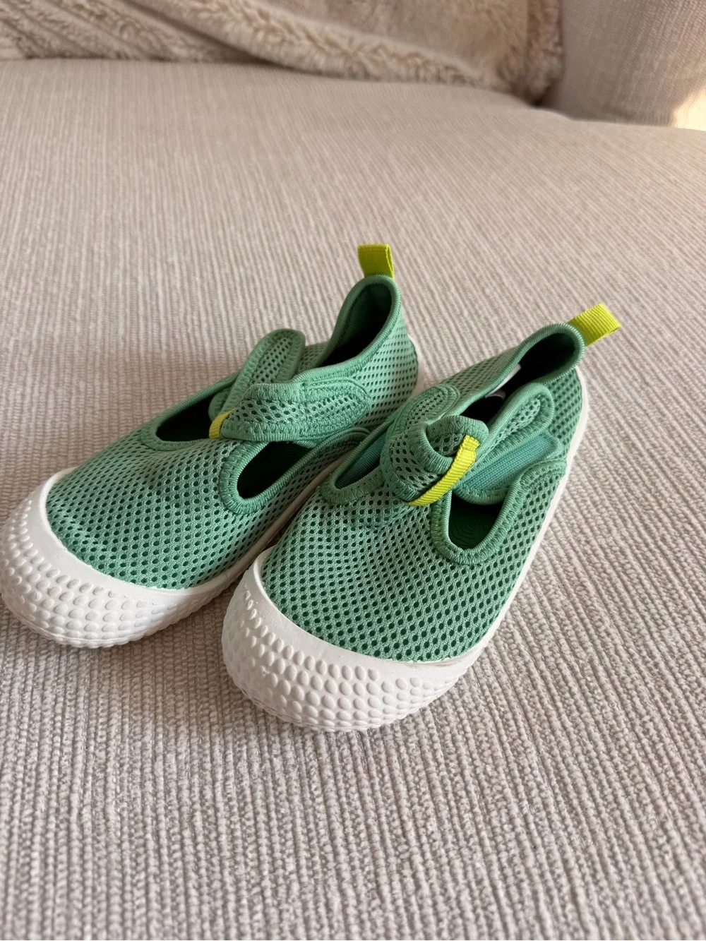 Cat & Jack Mint Green Mesh Water Shoes with White Toe 10T